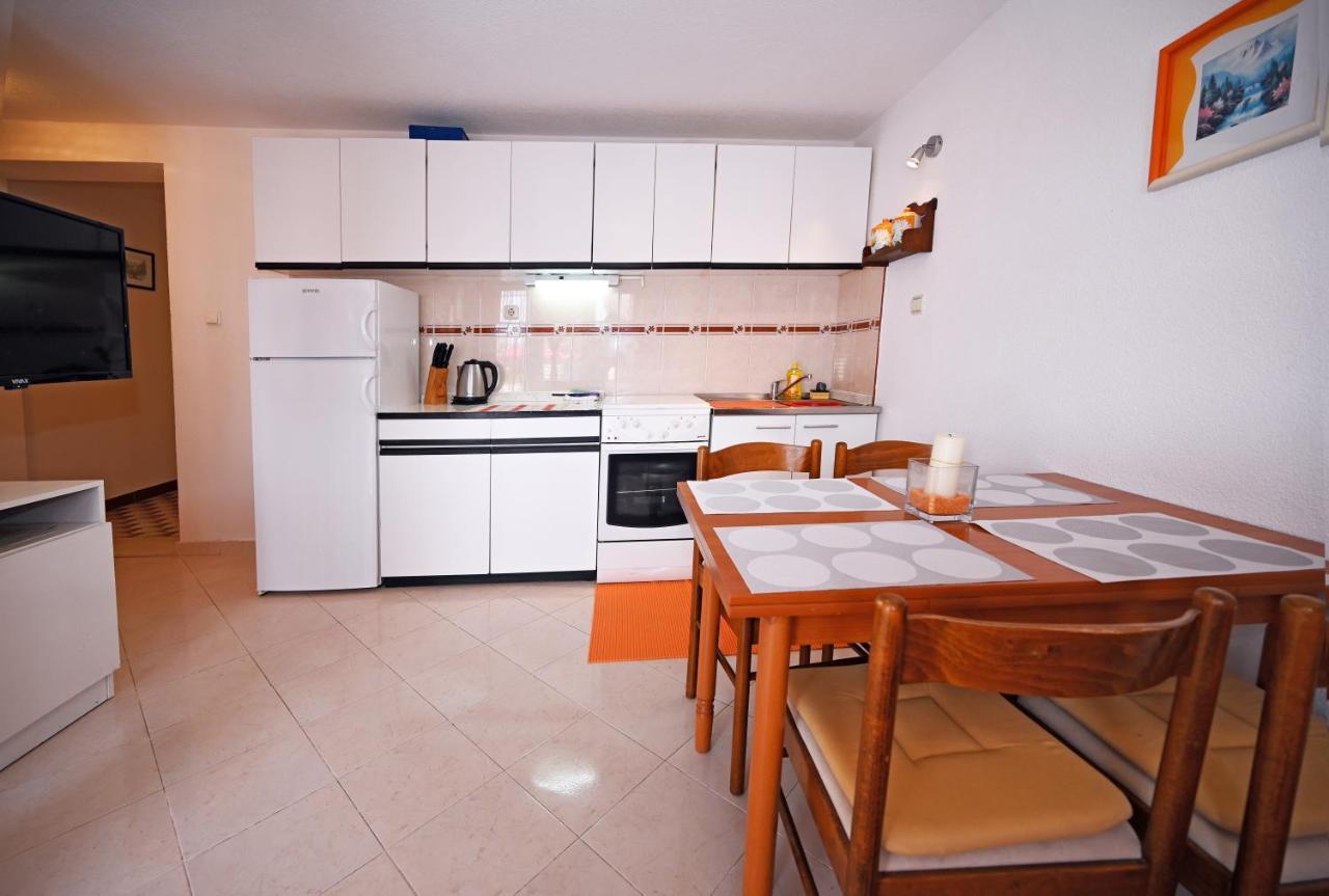 Apartments Mihovilovic - 50 M From Beach Слатине Номер фото