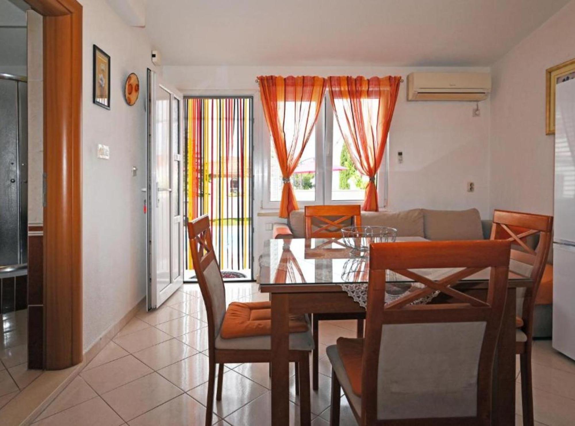 Apartments Mihovilovic - 50 M From Beach Слатине Экстерьер фото