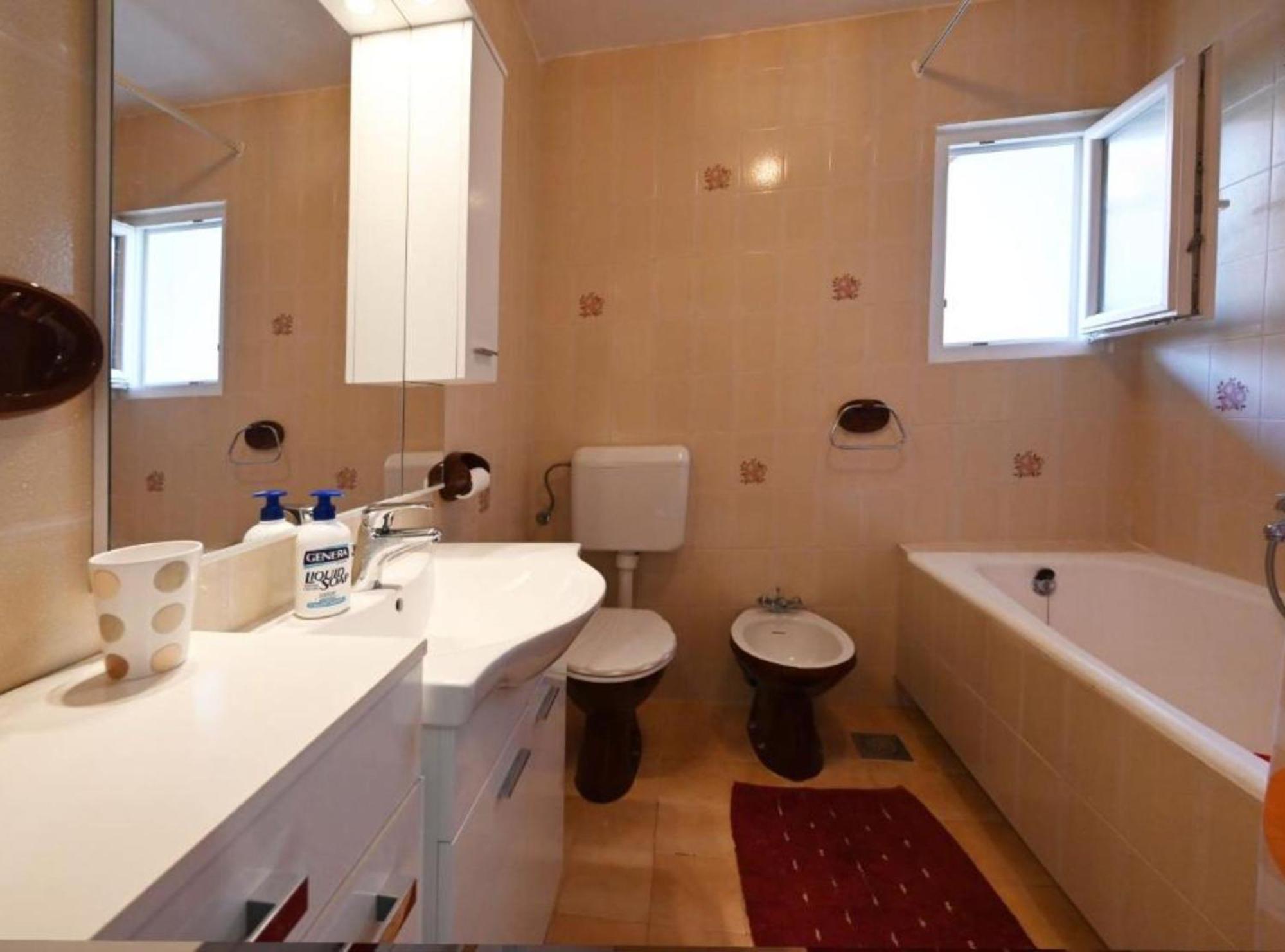 Apartments Mihovilovic - 50 M From Beach Слатине Экстерьер фото