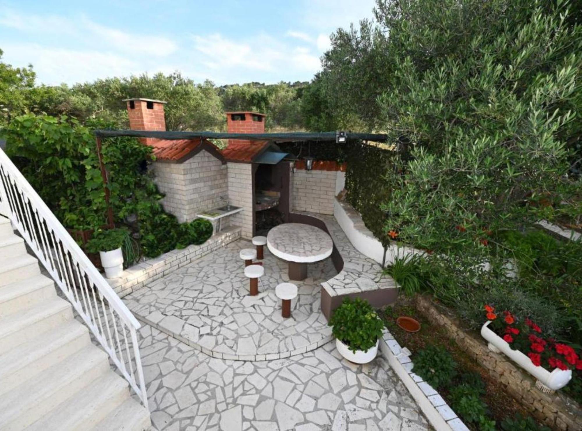 Apartments Mihovilovic - 50 M From Beach Слатине Экстерьер фото