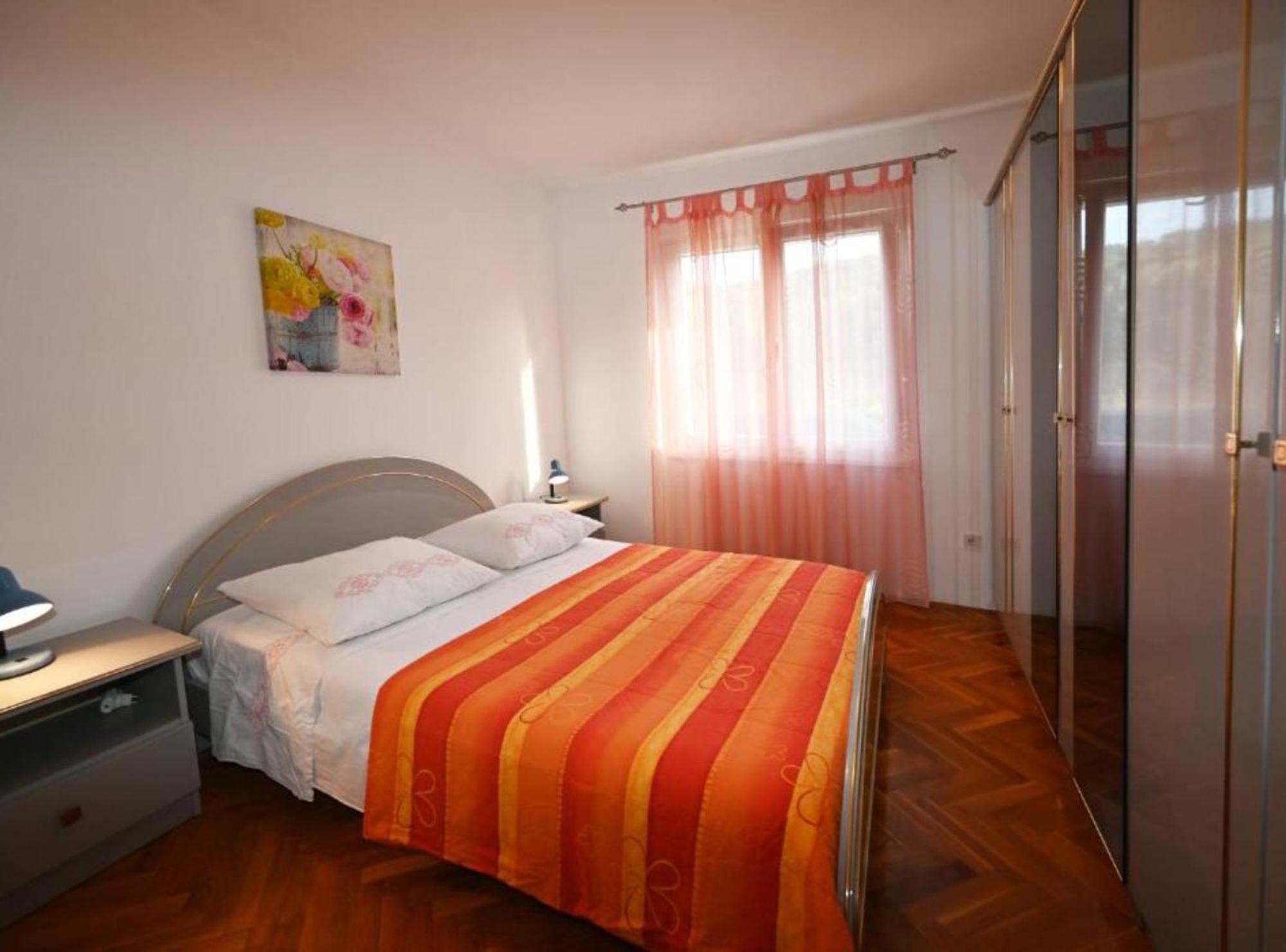 Apartments Mihovilovic - 50 M From Beach Слатине Номер фото